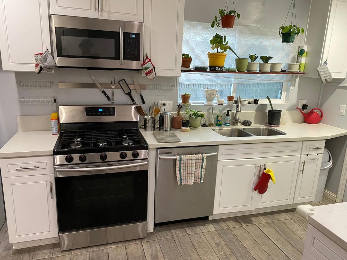 Private Room In Los Angeles La With Tv & Wifi & Ac & View Of Hollywood Sign & Private Fridge & Shared Kitchen!!! Esterno foto