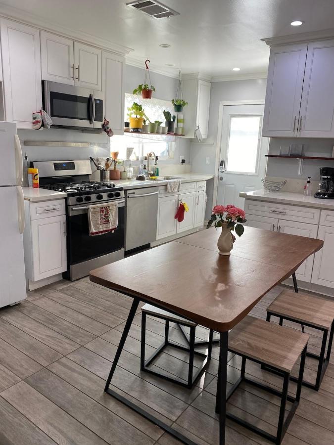 Private Room In Los Angeles La With Tv & Wifi & Ac & View Of Hollywood Sign & Private Fridge & Shared Kitchen!!! Esterno foto