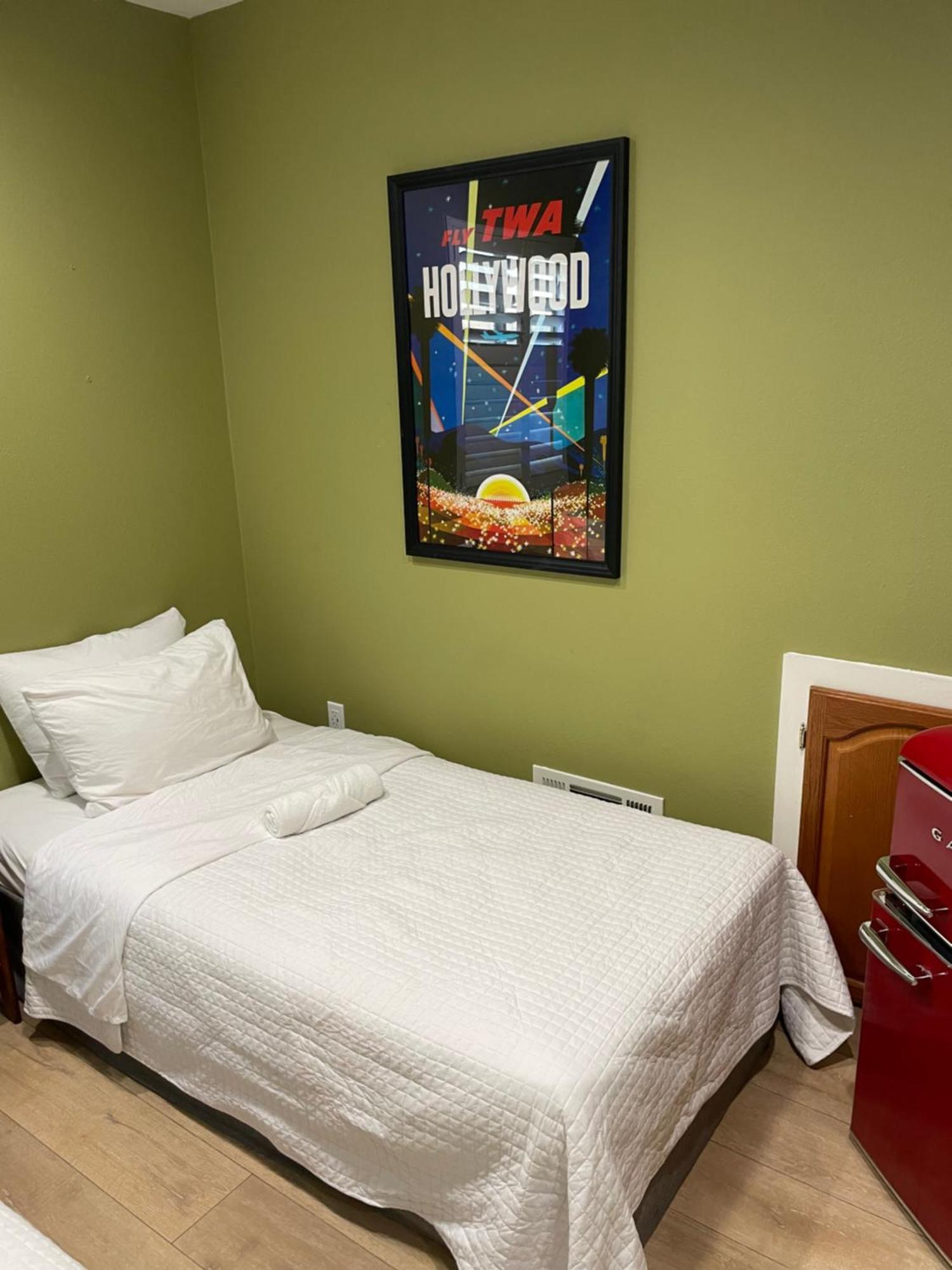 Private Room In Los Angeles La With Tv & Wifi & Ac & View Of Hollywood Sign & Private Fridge & Shared Kitchen!!! Esterno foto