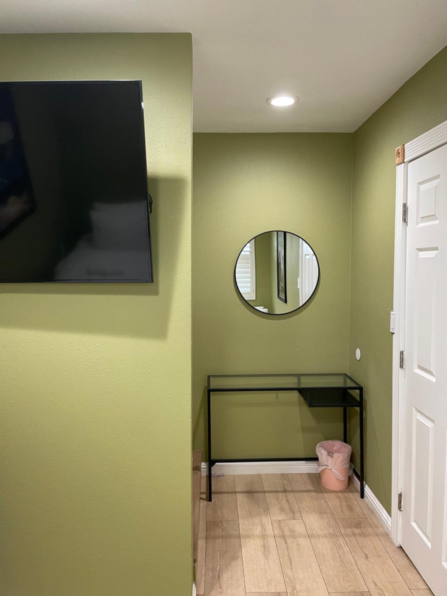 Private Room In Los Angeles La With Tv & Wifi & Ac & View Of Hollywood Sign & Private Fridge & Shared Kitchen!!! Esterno foto