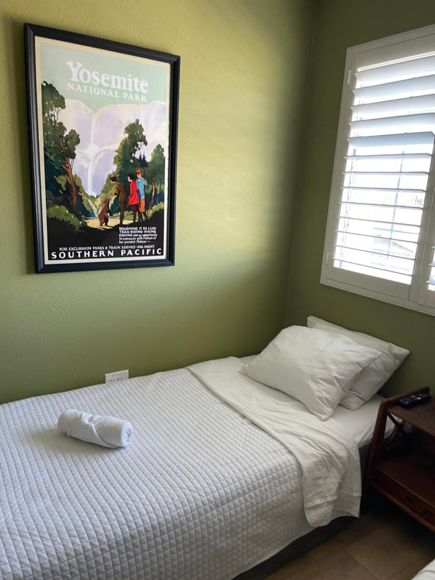 Private Room In Los Angeles La With Tv & Wifi & Ac & View Of Hollywood Sign & Private Fridge & Shared Kitchen!!! Esterno foto
